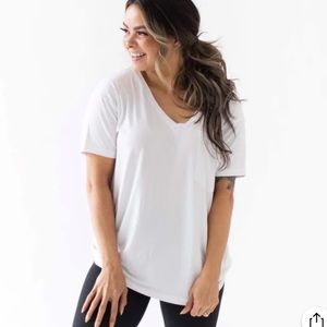 Kyte Baby Relaxed Fit Women’s V-Neck in Snow